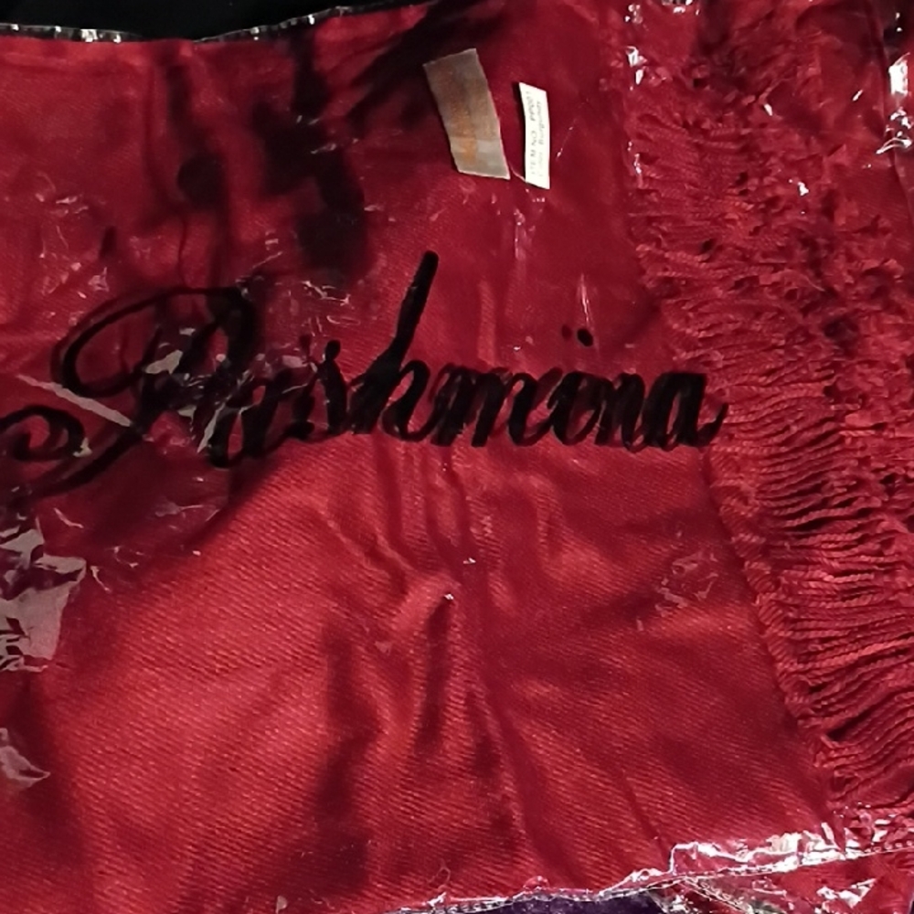 Plushmiona Red Scarf